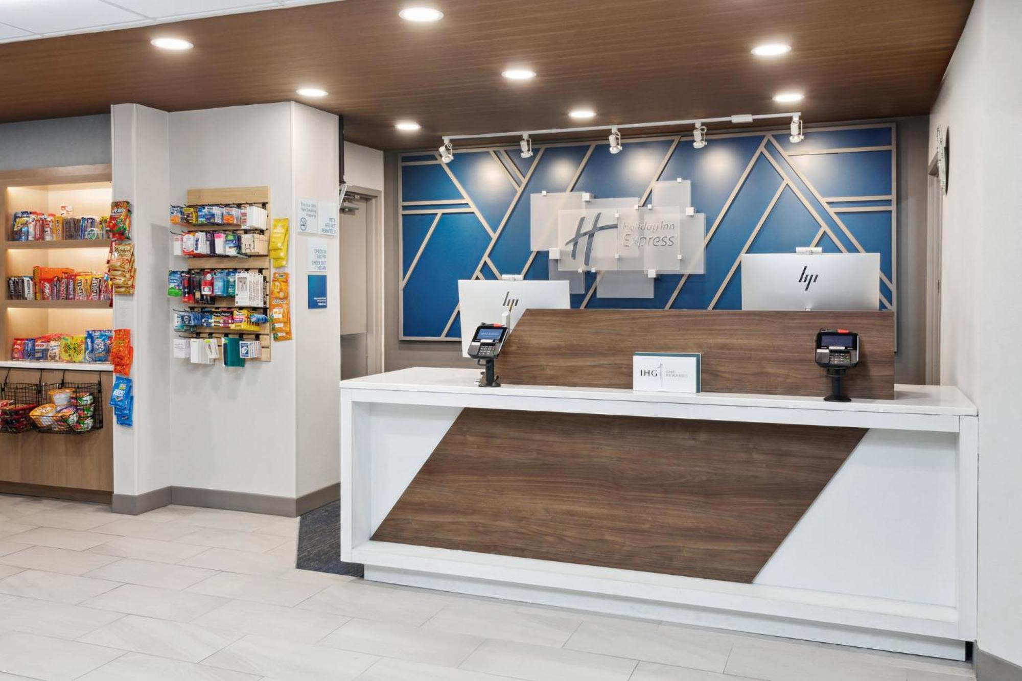 布鲁克帕克克利夫兰机场智选假日酒店 外观 照片